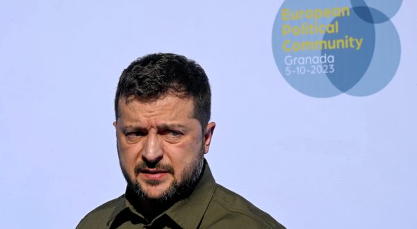 epa10901142 Ukraine's President Volodymyr Zelensky arrives to attend the third meeting of the European Political Community in Granada, Spain, 05 October 2023.  EPA/MIGUEL ANGEL MOLINA