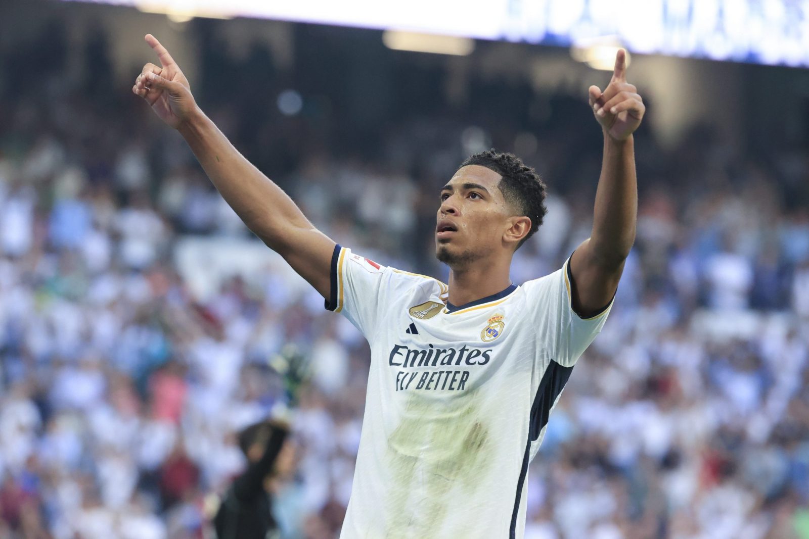 epa10905720 Real Madrid's midfielder Jude Bellingham jubilates after scoring the 2-0 during their Spanish LaLiga soccer match between Real Madrid and CA Osasuna at Santiago Bernabeu Stadium in Madrid, Spain, 07 October 2023.  EPA/ZIPI ARAGON