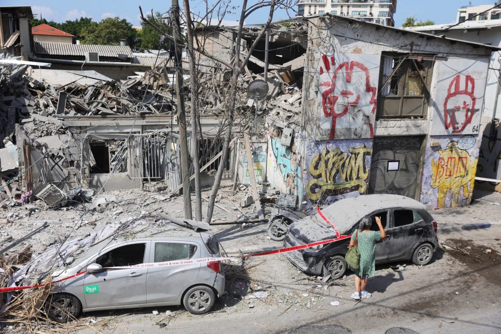 epa10906892 Destroyed vehicles and scructures in Tel Aviv, Israel, 08 October 2023, following Saturday's Hamas rocket attacks. Rocket barrages were launched from the Gaza Strip early 07 October in a surprise attack claimed by the Islamist movement Hamas. More than 300 Israelis were killed and over 1,000 left injured in the attacks, the Israeli foreign ministry said.  EPA/ABIR SULTAN