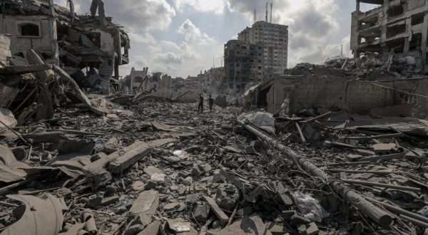 epa10911300 Palestinians walk among the rubble in the destroyed Al-Ramal neigbourhood following an Israeli air strike in Gaza City, 10 October 2023. More than 700 people have been killed and around 4,000 have been injured according to the Palestinian Ministry of Health, after Israel started bombing the Palestinian enclave in response to an attack carried out by the Islamist movement Hamas on 07 October. More than 3,000 people, including 1,500 militants from Hamas, have been killed and thousands injured in Gaza and Israel since 07 October, according to Israeli military sources and Palestinian officials.  EPA/MOHAMMED SABER