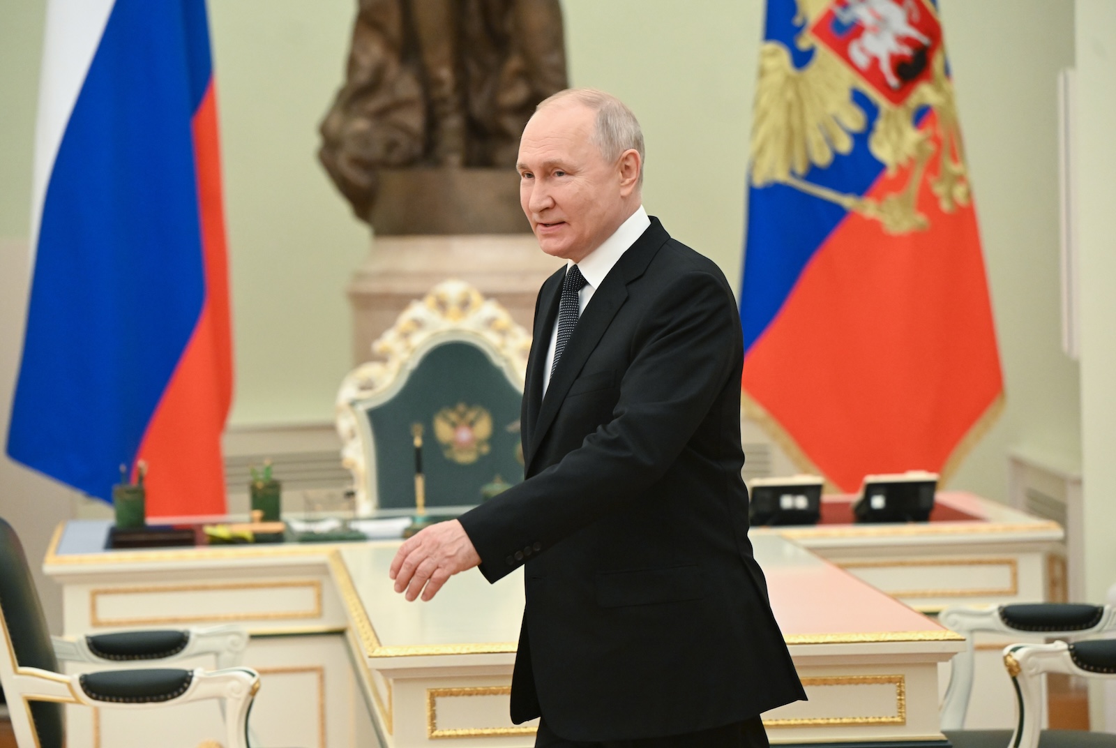 epa10911292 Russian President Vladimir Putin arrives for a meeting with Iraqi Prime Minister Mohammed Shia Al Sudani(not pictured) at the Kremlin in Moscow, Russia, 10 October 2023. To resolve the Palestinian-Israeli conflict, it is necessary to implement the decisions of the UN Security Council on the creation of an independent sovereign Palestinian state, Putin said. Rocket barrages were launched from the Gaza Strip early 07 October 2023 in a surprise attack claimed by the Islamist movement Hamas.  EPA/SERGEY GUNEEV/SPUTNIK/KREMLIN POOL MANDATORY CREDIT