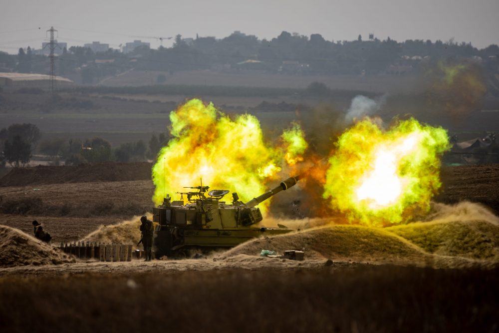 epa10912958 An Israeli artillery unit shelling at an area along the border with Gaza, southern Israel, 11 October 2023. More than 900 people have been killed, around 150 were taken as hostages, and 1,500 others injured, according to Israel Defence Forces (IDF), after the Islamist movement Hamas launched an attack against Israel on 07 October. More than 3,000 people, including 1,500 militants from Hamas, have been killed and thousands injured in Gaza and Israel since 07 October, according to Israeli military sources and Palestinian officials.  EPA/MARTIN DIVISEK