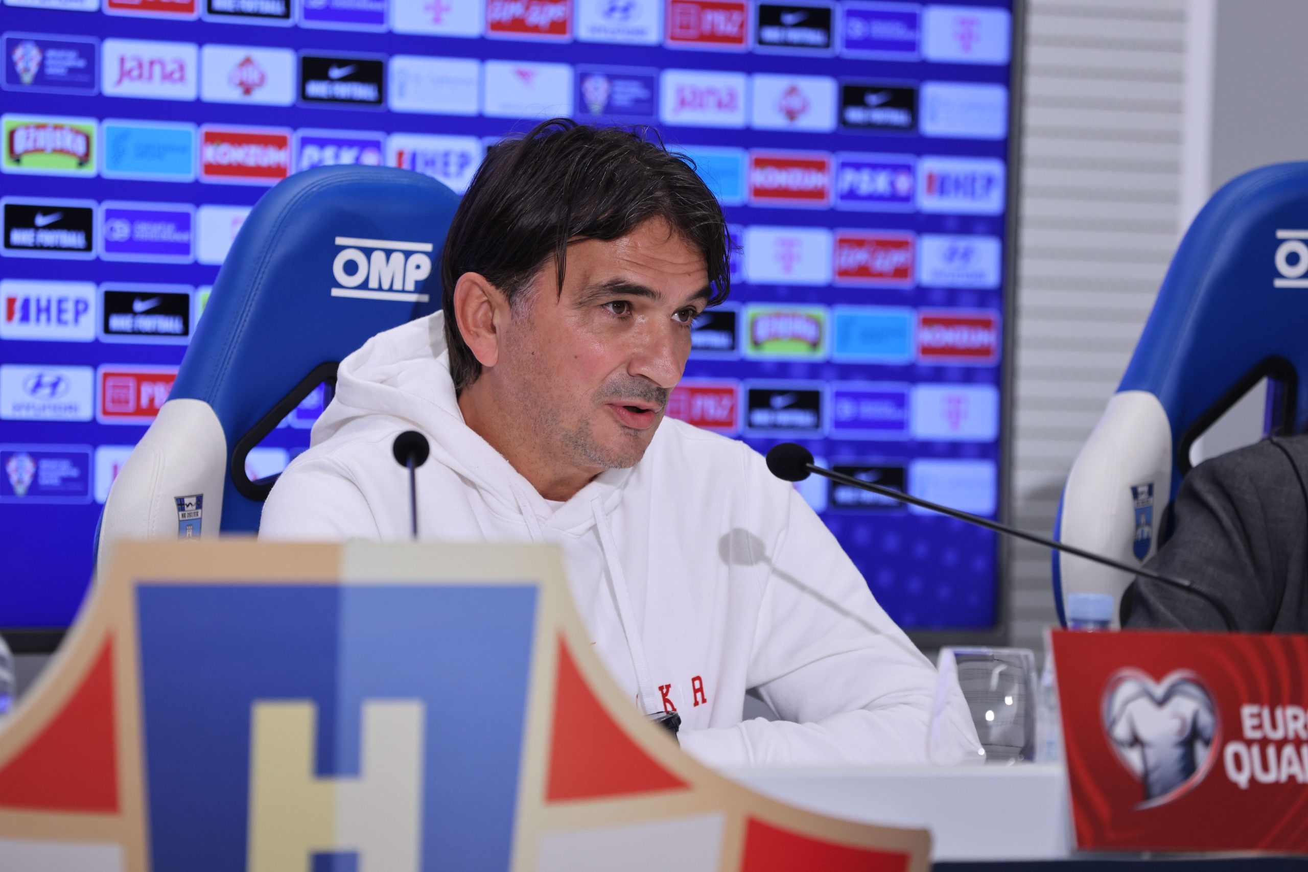 Osijek, 11.10.2023.- Konferencija za medije Hrvatske nogometne reprezentacije uoèi utakmice kvalifikacija za Europsko nogometno prevenstvo protiv reprezentacije Turske. Na slici izbornik Zlatko Daliæ. 
foto HINA/ ua