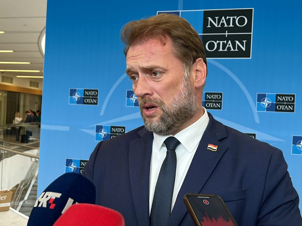 Bruxelles, 12.10.2023. - Izjava ministra Marija Banožića nakon sastanka ministara obrane država članica NATO-a. Na fotografiji Mario Banožić. foto HINA/ Slavko VUKADIN/ ml