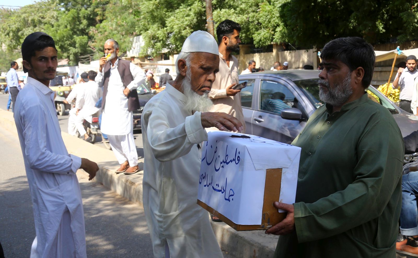 epa10916995 Workers of Islamic political party Jamat-e-Islami collect donations for the Palestinian people, in Karachi, Pakistan, 13 October 2023. Thousands of Israelis and Palestinians have died since the militant group Hamas launched an unprecedented attack on Israel from the Gaza Strip on 07 October 2023, leading to Israeli retaliation strikes on the Palestinian enclave.  EPA/REHAN KHAN
