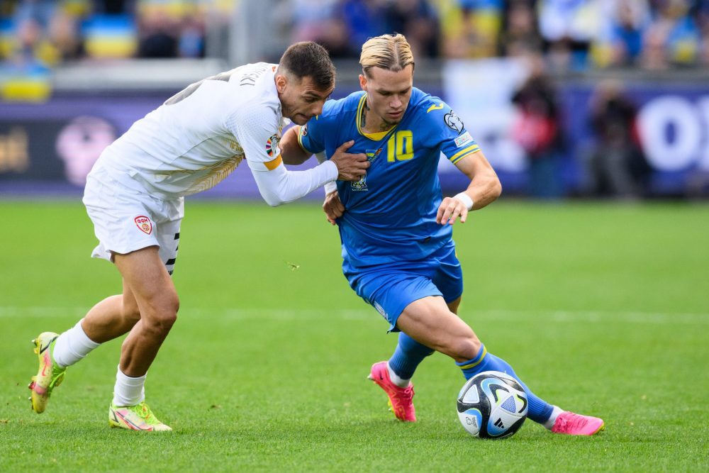 epa10918619 Stefan Ashkovski (L) of North Macedonia in action against Mykhailo Mudryk of Ukraine during the UEFA EURO 2024 group C qualification round match between Ukraine and North Macedonia in Prague, Czech Republic, 14 October 2023.  EPA/VLASTIMIL VACEK