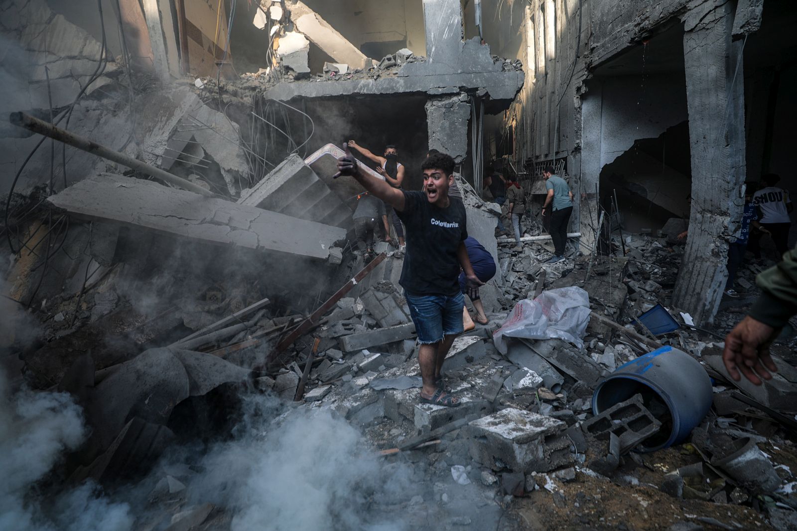 epa10919207 People search for survivors at the site of an Israeli rocket attack in Al-Shati refugee camp in the west of Gaza City on, 14 October 2023. The Israeli Defense Force (IDF) on 13 October called for the evacuation of all civilians of northern Gaza ahead of an expected ground invasion. More than 1,300 Israelis have been killed and over 3,200 others injured, according to the IDF, after the Islamist movement Hamas launched an attack against Israel from the Gaza Strip on 07 October. More than 2,000 Palestinians have been killed and over 8,700 others injured in Gaza since Israel launched retaliatory air strikes, the Palestinian health ministry said.  EPA/MOHAMMED SABER