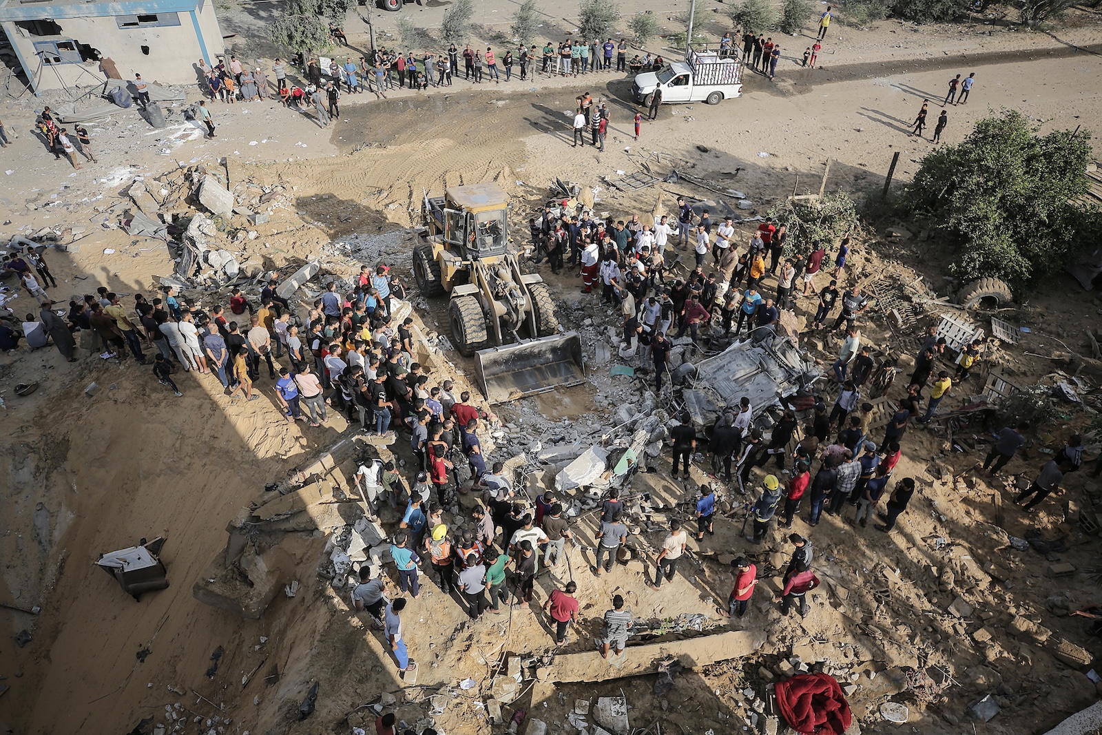 epa10921463 Palestinians search for bodies and survivors in the rubble of a residential building leveled in an Israeli airstrike, in Khan Younis refugee camp in the southern Gaza Strip, on 16 October 2023  Israel has called for the evacuation of all civilians of northern Gaza ahead of an expected ground invasion. More than 1,400 Israelis have been killed and over 3,200 others injured, according to the IDF, after the Islamist movement Hamas launched an attack against Israel from the Gaza Strip on 07 October. More than 2,750 Palestinians have been killed and over 9,750 others injured in Gaza since Israel launched retaliatory air strikes, the Palestinian health ministry said.  EPA/HAITHAM IMAD