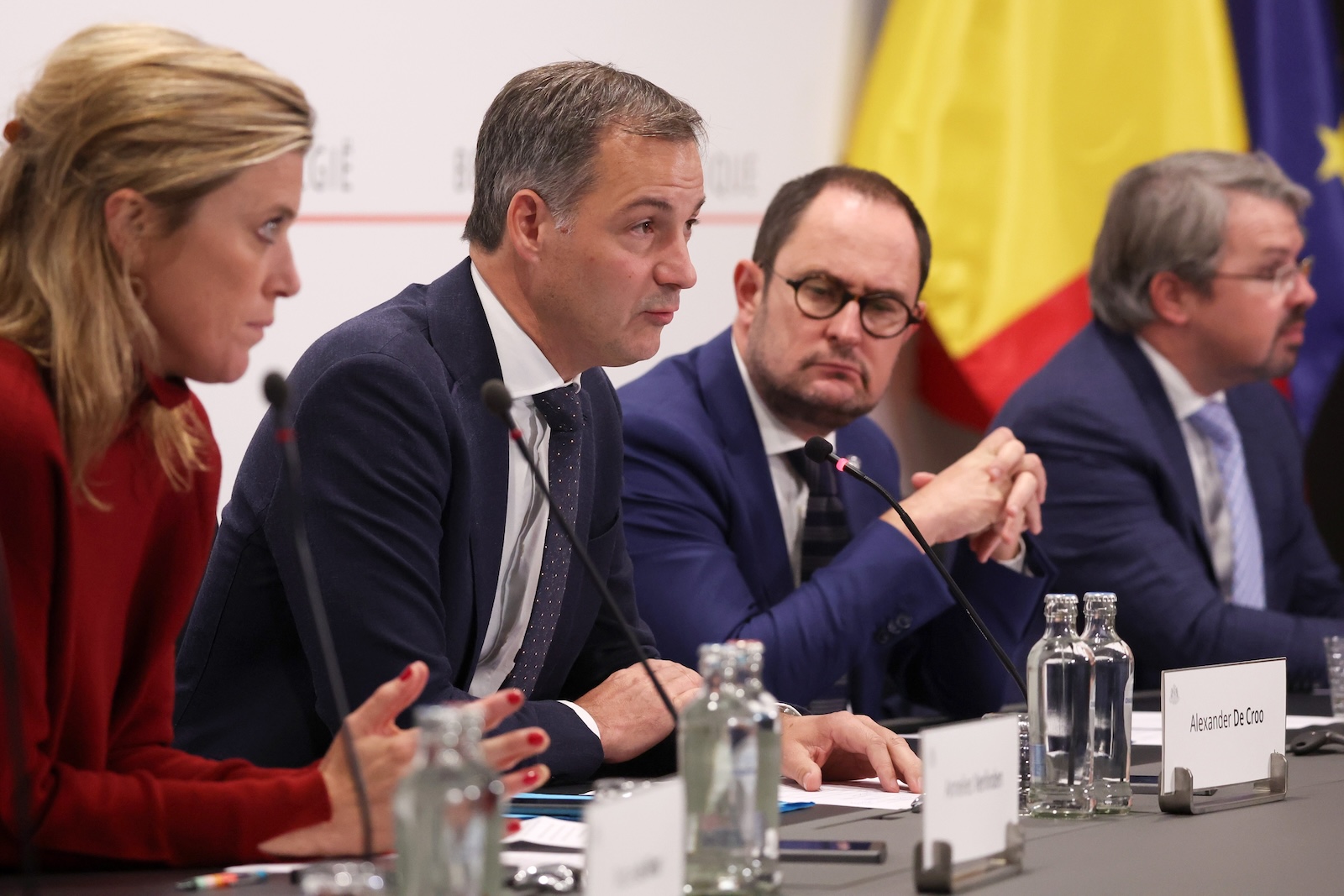 epa10922849 (L-R) Belgium's Interior Minister Annelies Verlinden, Prime Minister Alexander De Croo, Justice Minister Vincent Van Quickenborne and Federal prosecutor Frederic Van Leeuw attend a press conference following a shooting in Brussels, Belgium 17 October 2023. Two people died after a shooting took place in Brussels on the evening of 16 October 2023. Belgian police identified the shooter as a Tunisian asylum seeker born in 1978.  EPA/OLIVIER HOSLET