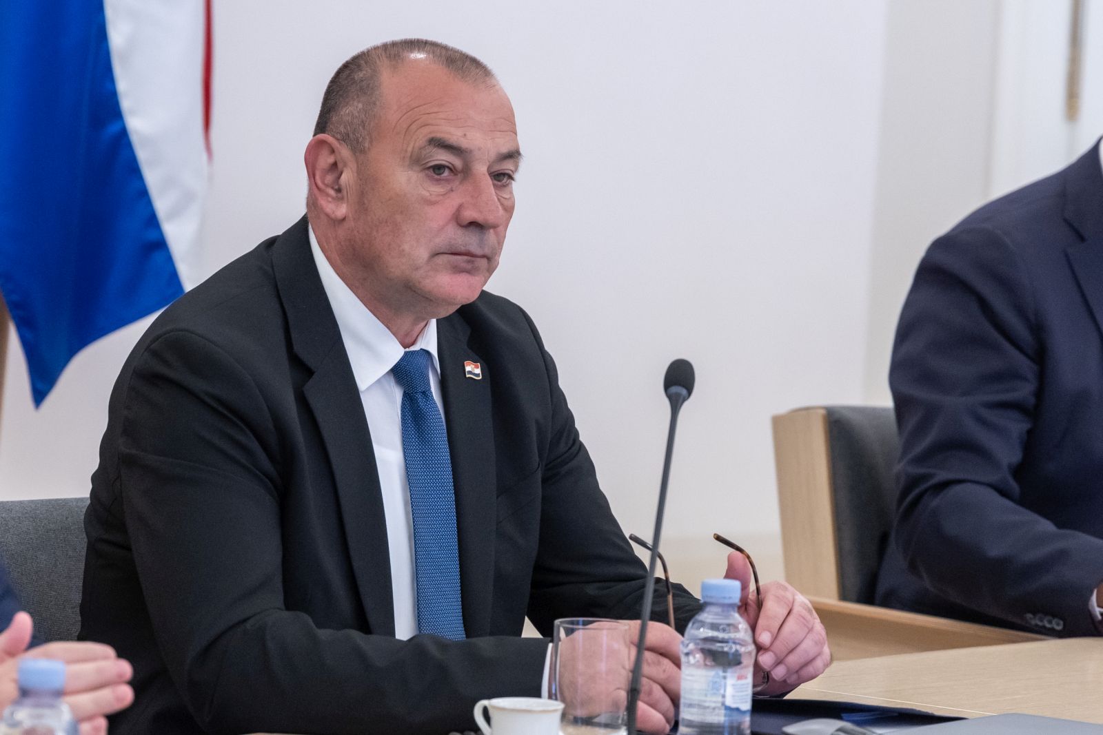 Zagreb, 17.10.2023. - Predsjednik Vlade Andrej Plenković održao je sastanak s članovima Vlade i predstavnicima nadležnih institucija u vezi suzbijanja afričke svinjske kuge (ASK).
Na fotografiji Tomo Medved.
foto HINA/ Edvard ŠUŠAK/ es