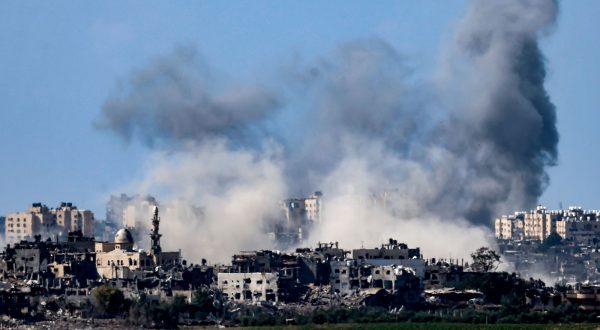 epa10923288 Smoke rises from the northern part of the Gaza Strip as a result of an Israeli airstrike, 17 October 2023. Israel has warned all citizens of the Gaza Strip to move to the south ahead of an expected invasion. More than 2,750 Palestinians and 1,300 Israelis have been killed according to the IDF and Palestinian health ministry, after Hamas militants launched an attack against Israel from the Gaza Strip on 07 October.  EPA/HANNIBAL HANSCHKE