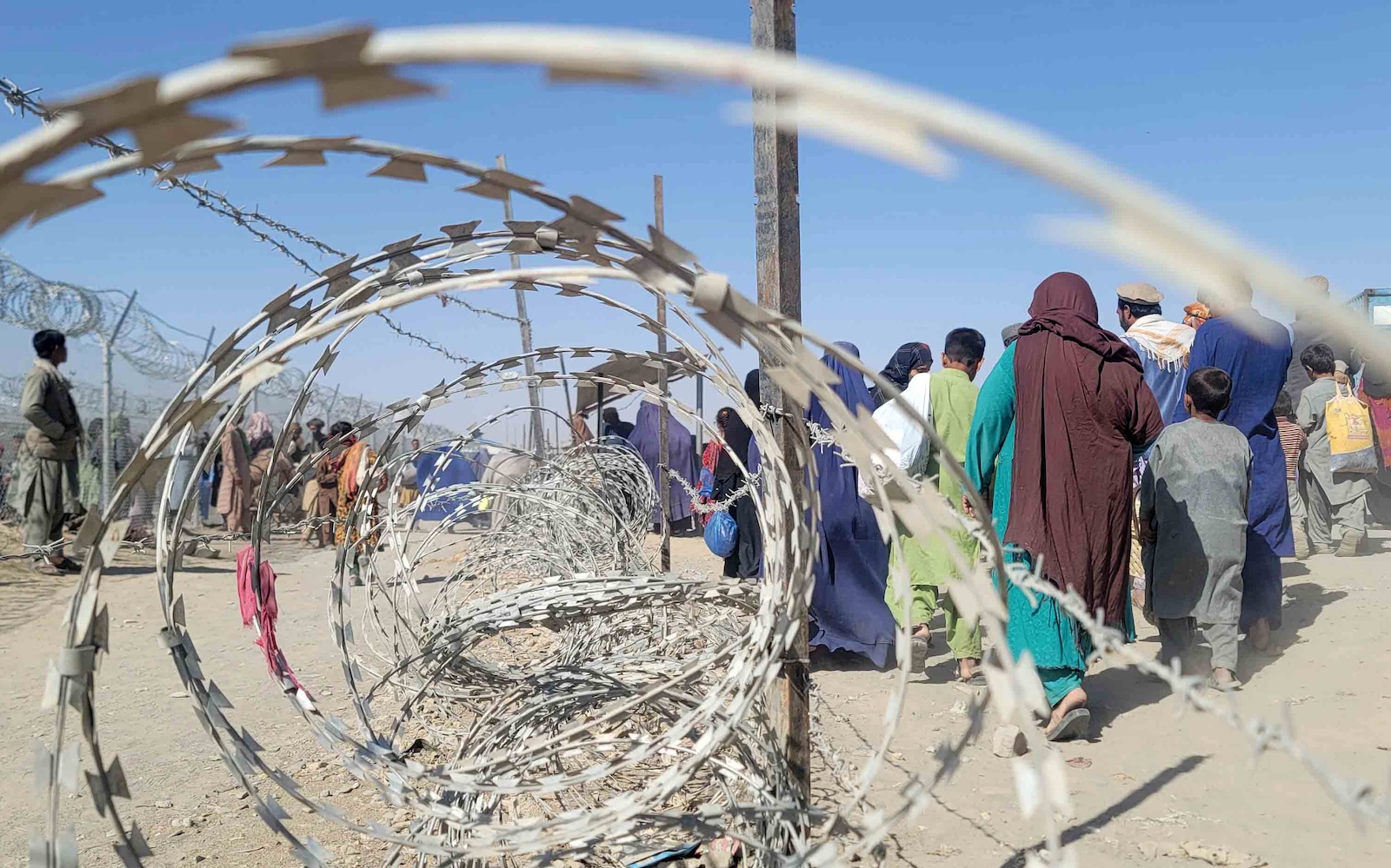 epa10923551 Afghan people wait to cross the border into Afghanistan, as they voluntarily depart for their homeland, with the support of the UNHCR, following Pakistan's order for all illegal migrants to leave the country at the Pakistan-Afghanistan border in Chaman, Pakistan, 17 October 2023. Pakistani government ordered all immigrants, including 1.73 million Afghans living illegally, to leave the country by the end of the month or face expulsion after a surge in militant attacks, largely blamed on Afghan militants.  EPA/AKHTER GULFAM
