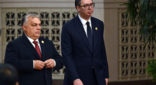 epa10924840 Hungarian Prime Minister Viktor Orban (L) and Serbian President Aleksandar Vucic attend a family photo opportunity before an opening ceremony of the 3rd Belt and Road Forum for International Cooperation, at the Great Hall of the People in Beijing, China, 18 October 2023.  EPA/GRIGORY SYSOEV /SPUTNIK/KREMLIN POOL MANDATORY CREDIT