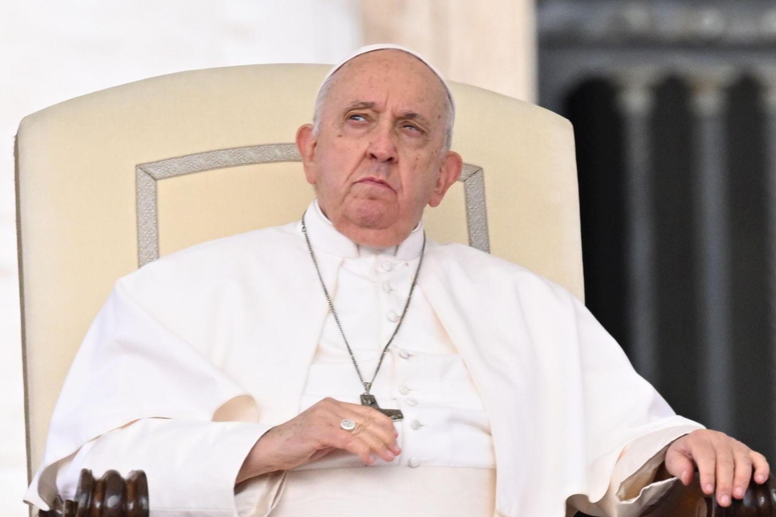 epa10925003 Pope Francis leads his weekly general audience in St. Peter`s Square at the Vatican,18 October 2023.  EPA/MAURIZIO BRAMBATTI