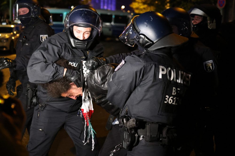 epa10925922 Police officers detain an activist during a demonstration in solidarity with Palestinians, that was ended by police, in Berlin, Germany, 18 October 2023. According to Palestinian authorities in Gaza hundreds of people have been killed in an airstrike at a hospital in Gaza on 17 October. Israel has denied responsibility and said a Palestinian Islamic Jihad (PIJ) rocket misfire caused the blast. Thousands of Israelis and Palestinians have been killed since the militant group Hamas launched an unprecedented attack on Israel from the Gaza Strip on 07 October 2023, leading to Israeli retaliatory strikes on the Palestinian enclave. Israel has warned all citizens of the Gaza Strip to move to the south ahead of an expected invasion.  EPA/CLEMENS BILAN