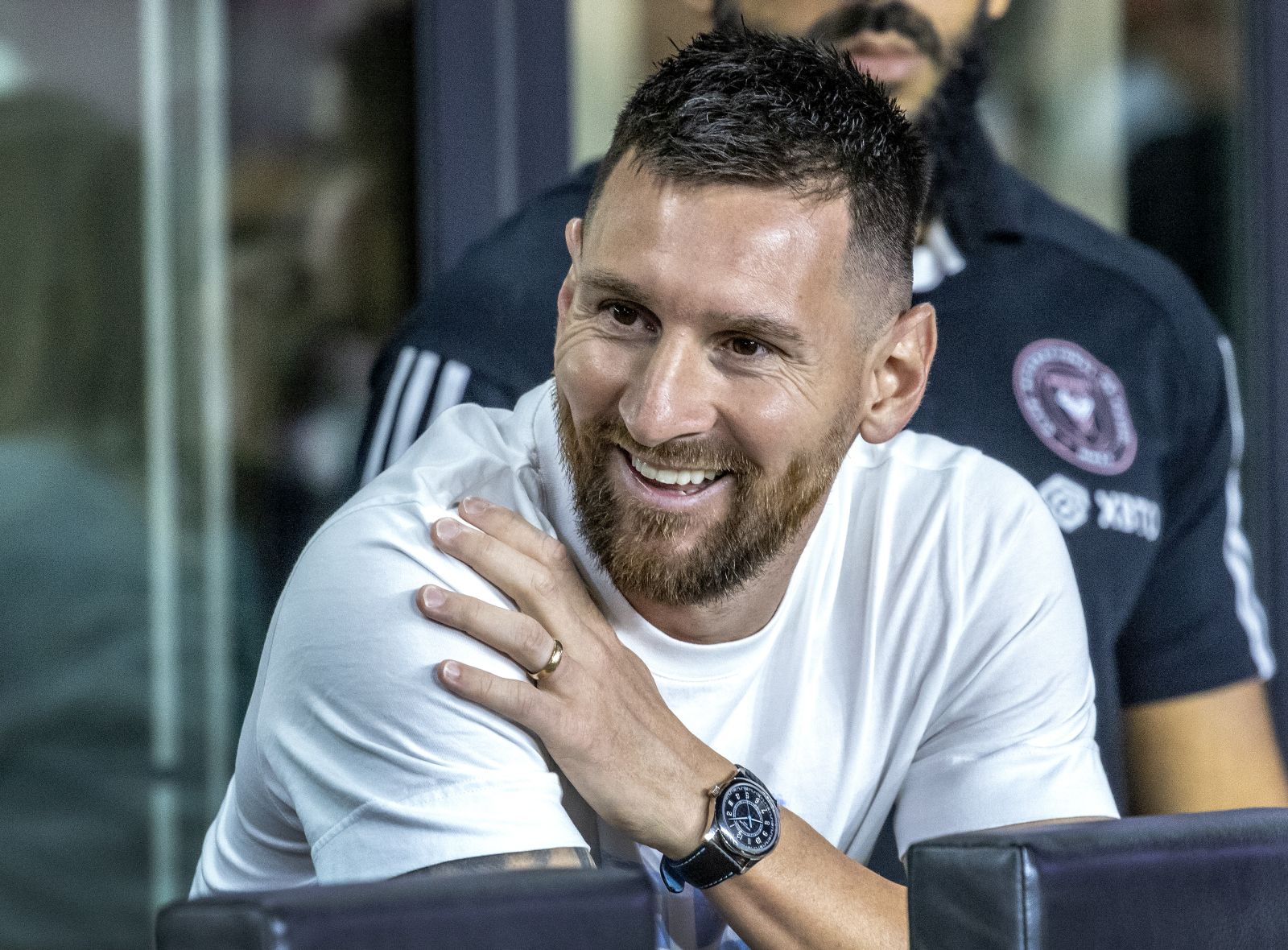 epa10926631 Inter Miami CF player Argentine Lionel Messi sits in the VIP area before the MLS regular season soccer match between Inter Miami and Charlotte at DRV PNK stadium in Fort Lauderdale, Florida, USA, 18 October 2023.  EPA/CRISTOBAL HERRERA-ULASHKEVICH