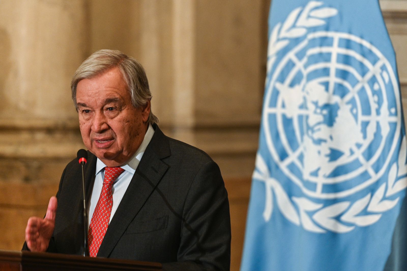 epa10927495 United Nations (UN) Secretary-General Antonio Guterres attends a joint press conference with Egypt's Foreign Minister Shoukry after their meeting in Cairo, Egypt, 19 October 2023. Guterres is in Egypt on an official visit.  EPA/MOHAMED HOSSAM