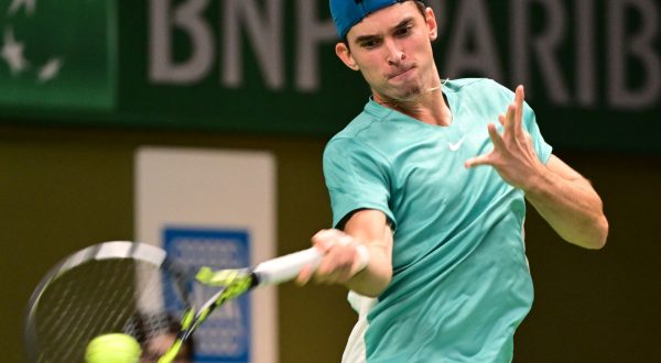 epa10927626 Dino Prizmic of Croatia in action against Elias Ymer of Sweden during their Round of 16 match at the ATP Nordic Open tennis tournament in the Royal Tennis Hall in Stockholm, Sweden, 19 October 2023.  EPA/Jonas Ekstromer SWEDEN OUT