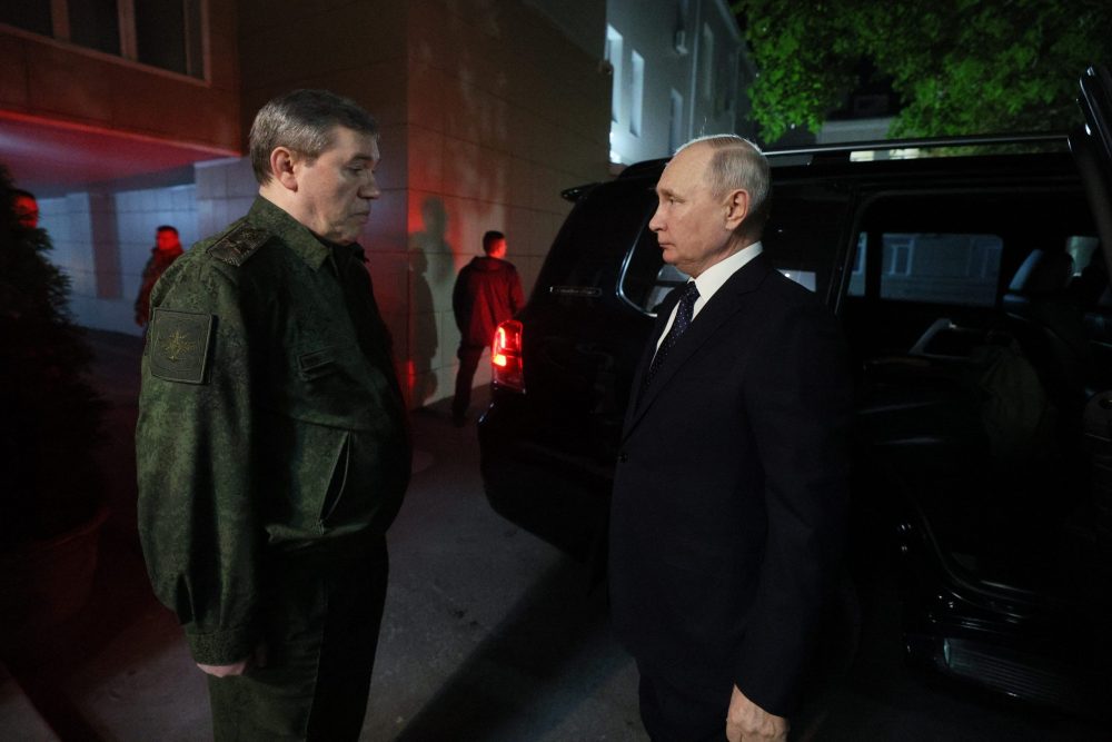 epa10928367 Russian President Vladimir Putin (R) meets with chief of the General Staff of the Armed Forces of the Russian Federation Valery Gerasimov walk in the headquarters of the Russian Armed Forces in Rostov-on-Don, Russia, 20 October 2023. Vladimir Putin visited the headquarters of the Russian Armed Forces in Rostov-on-Don, where the Chief of the General Staff of the Armed Forces of the Russian Federation, Valery Gerasimov, reported to him on the state of affairs and the progress of the special military operation.  EPA/GAVRIIL GRIGOROV/KREMLIN / POOL MANDATORY CREDIT