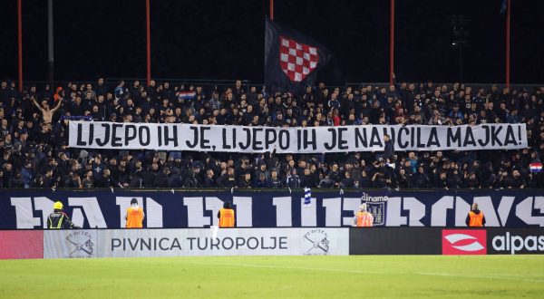 Velika Gorica, 21.10.2023.- Susret 12. kola Prve HNL Gorica - Dinamo na stadionu Radnika. Na slici navijaèi Dinama. foto HINA/ Lana SLIVAR DOMINIÆ/ lsd