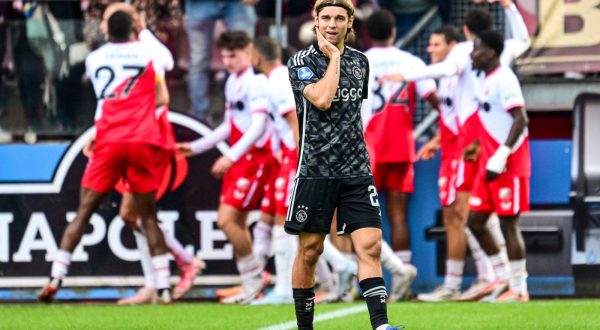 epa10932615 Borna Sosa of Ajax is disappointed with the 2-0 score during the Dutch Eredivisie match between FC Utrecht and Ajax at Galgenwaard stadium in Utrecht, Netherlands, 22 October 2023.  EPA/OLAF KRAAK