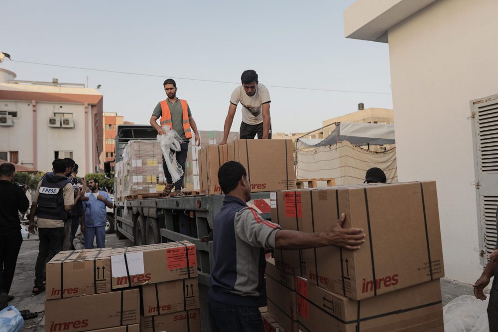 epa10934668 Medical aid is delivered to Nasser Hospital in Khan Yunis, Gaza Strip, after a third convoy of aid trucks entered the Rafah crossing from Egypt, 23 October 2023. More than 5,000 Palestinians and over 1,400 Israelis have been killed, according to the Israel Defense Forces (IDF) and the Palestinian health authority, since Hamas militants launched an attack against Israel from the Gaza Strip on 07 October.  EPA/HAITHAM IMAD