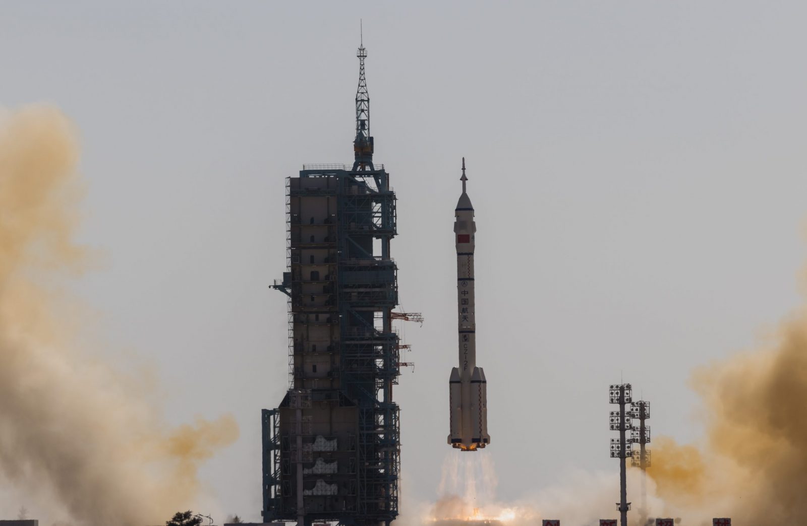 epa10939722 A Long March 2F rocket carrying the Shenzhou-17 manned space flight launches  in Jiuquan, Gansu province, China, 26 October 2023. China's Shenzhou-17 manned spaceflight mission with 3 astronauts is the second manned spaceflight mission of China Space Station's development phase. The mission will last for about 6 months and the crew will carry out tasks such as installation, maintenance, repair, and experiments in space.  EPA/ALEX PLAVEVSKI