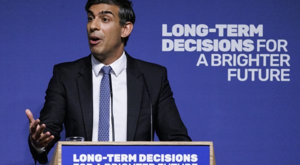 epa10939969 British Prime Minister Rishi Sunak delivers a speech on Artificial Intelligence (AI) at The Royal Society in London, Britain, 26 October 2023. Sunak is hosting an AI Conference in Bletchley Park on the 01 and 02 November 2023.  EPA/TOLGA AKMEN / POOL