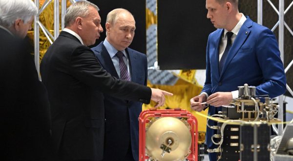 epa10941230 Russian President Vladimir Putin (2-R), accompanied by the Head of Russian state space corporation Roscosmos Yuri Borisov (2-L), visits the Rocket and Space Corporation (RSC) Energia in Korolyov, outside Moscow, Russia, 26 October 2023. The Russian rocket and space industry is moving to conveyor assembly of satellites; more than 2 thousand spacecraft are planned to be launched into low-Earth orbit by 2036.  EPA/GRIGORY SYSOEV / SPUTNIK / KREMLIN POOL MANDATORY CREDIT
