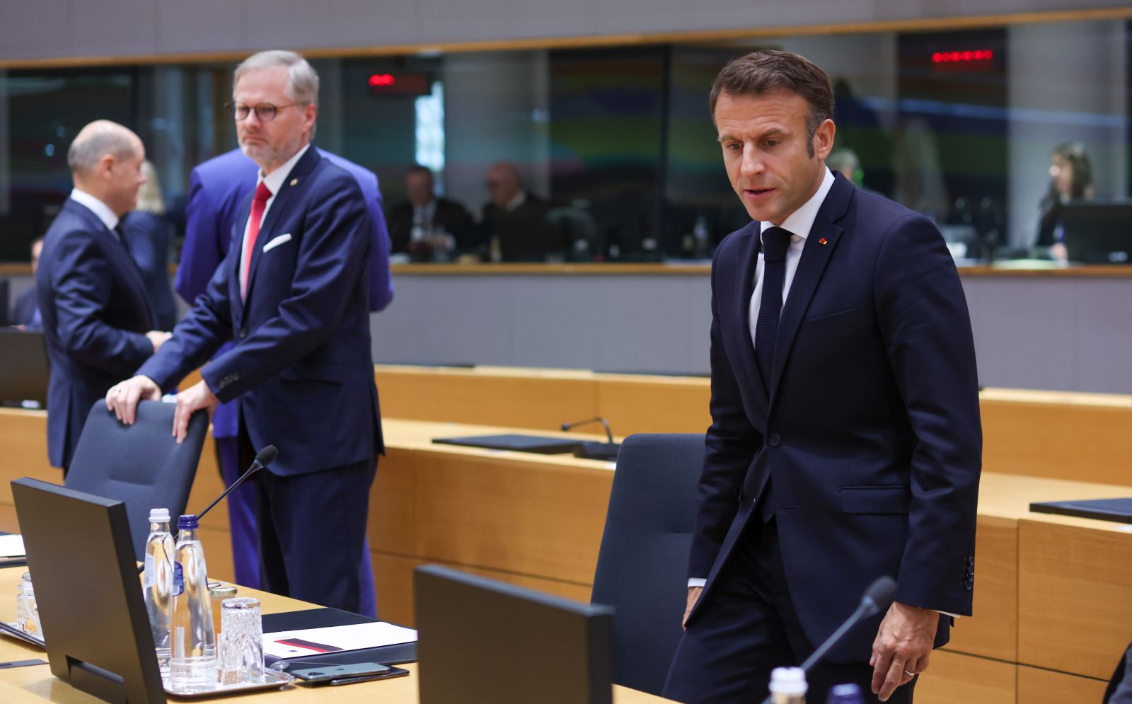 epa10942214 French President Emmanuel Macron (R) and Czech Republic's Prime Minister Petr Fiala (L) during the second day of the European Council meeting in Brussels, Belgium, 27 October 2023. In a two-day summit on 26-27 October, EU leaders are expected to address the situation in the Middle-East and Ukraine, as well as the EU's long-term budget, migration, and external relations.  EPA/OLIVIER HOSLET