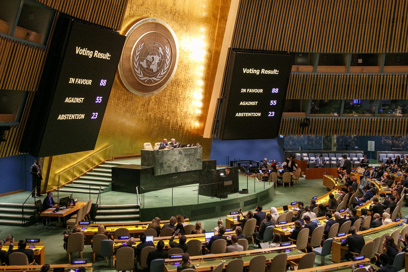 epa10943593 The United Nations General Assembly views the final results of a vote for the Canadian amendment that 'unequivocally rejects and condemns the terrorist attacks by Hamas' during an emergency session at United Nations headquarters in New York, New York, USA, 27 October 2023. The amendment failed to get the required two-thirds majority. More than 7,000 Palestinians and at least 1,300 Israelis have been killed, according to the Israel Defense Forces (IDF) and the Palestinian health authority, since Hamas militants launched an attack against Israel from the Gaza Strip on 07 October, and the Israeli operations in Gaza and the West Bank which followed it.  32571  EPA/SARAH YENESEL