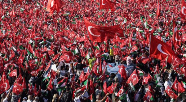 epa10945556 Supporters of Turkish President Recep Tayyip Erdogan hold Turkish and Palestinian flags during a pro-Palestinian rally at the Ataturk Airport in Istanbul, Turkey, 28 October 2023. Thousands of Israelis and Palestinians have died since the militant group Hamas launched an unprecedented attack on Israel from the Gaza Strip on 07 October, and the Israeli strikes on the Palestinian enclave which followed it.  EPA/ERDEM SAHIN