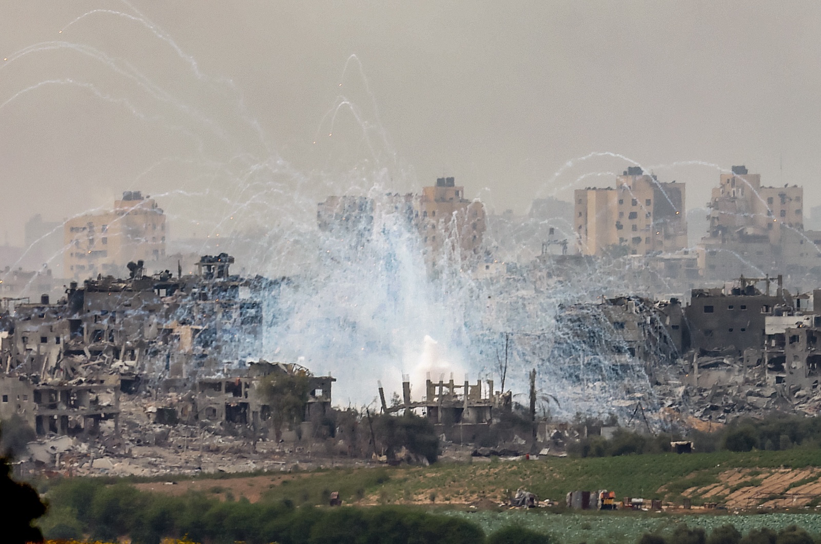 epa10947090 Smoke rises from the northern part of the Gaza Strip as a result of an Israeli airstrike, at an undisclosed location near the border with Gaza, in Israel, 29 October 2023. The IDF conducted targeted raids in the Gaza Strip on 28 October and struck dozens of targets belonging to the Hamas militants, the IDF confirmed. More than 7,600 Palestinians and at least 1,300 Israelis have been killed, according to the IDF and the Palestinian health authority, since Hamas militants launched an attack against Israel from the Gaza Strip on 07 October, and the Israeli operations in Gaza and the West Bank which followed it.  EPA/HANNIBAL HANSCHKE