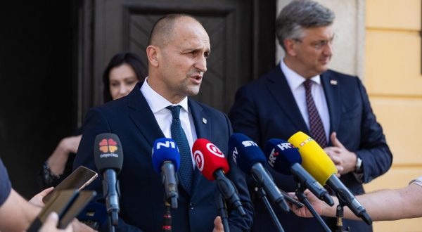01.07.2022., Osijek - Zupan Osjecko-baranjske zupanije Ivan Anusic dao je izjavu medijima ispred Gradske uprave nakon sastanka s gradonacelnikom Osijeka Ivanom Radicem i predsjednikom Vlade RH Andrejom Plenkovicem.   Photo: Davor Javorovic/PIXSELL
