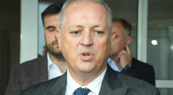 01.09.2022., Sisak - Polaganjem vijenaca i paljenjem svijeca kod spomen obiljezja poginulim braniteljima obiljezena je 31. godisnjica 120. brigade Hrvatske vojske „Ban Toma Bakac“ Sisak. Nakon toga u domu Eugen Kvaternik organizirano je druzenje pripravnika brigade i gostiju. Spiro Janovic, izaslanik Predsjednika Vlade RH.  Photo: Nikola Cutuk/PIXSELL
