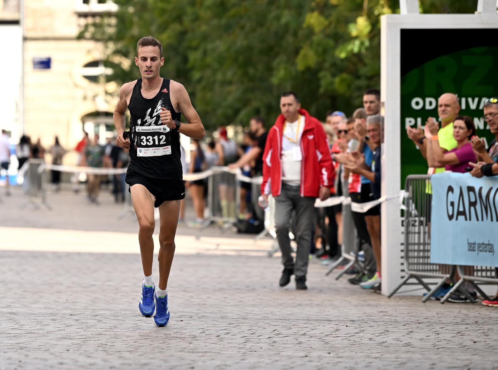 01.10.2022., Zagreb - Cilj Garmin 10km utrke u sklopu 30. Zagrebackog maratona. Dino Bosnjak
   Photo: Marko Lukunic/PIXSELL
