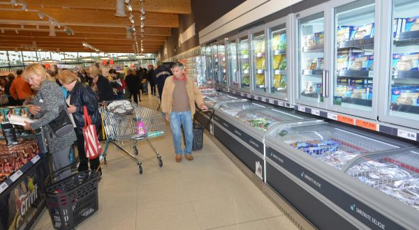 03.10.2016., Bjelovar - Trgovina Lidl na Slavonskoj cesti osvanula je u novom ruhu. Radovi na kompletnoj rekonstrukciji stare trgovine, zapoceti prije vise od pola godine su zavrseni, a danas je nova trgovina otvorila svoja vrata za kupce. Photo: Damir Spehar/PIXSELL
