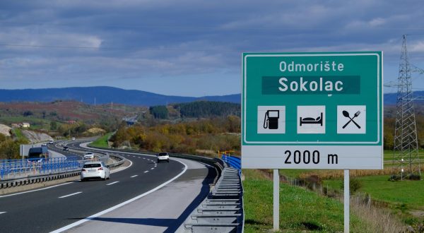 02.11.2022., Zagreb - Odredenim odmaralistima te izlazu kod Maslenice na autocestama promijenjena su imena. Pretpostavlja se da se radi o odmaralistima koja su imala ista imena kao izlazi s autoceste. Tako je odmoriste Brinje postalo Sokolac, a odmoriste Vrpolje je postalo Vrpolje Primorsko. Izlaz s autoceste Maslenica preimenovano je u izlaz Rovanjska. Photo: Slaven Branislav Babic/PIXSELL