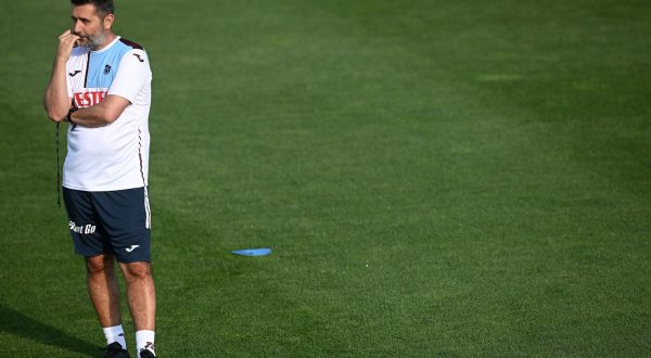 04.07.2023., Brdo kod Kranja, Slovenija - Nenad Bjelica stigao je s momcadi Trabzonspor na pripreme u Sloveniju, a odmah po dolasku odradio je trening na kojem je bio i Mislav Orsic. Hrvatski reprezentativac na treningu je bio dobro raspolozen i nasmijan. U strucnom stozeru turske momcadi uz trenera Nenada Bjelicu tu su jos pomocnici Nino Bule i Danijel Jumic, analiticar Jasmin Osmanovic, kondicijski trener Leonard Sovina te trenerov sin Luka koji je zaduzen za mentalnu pripremu. Nenad Bjelica. Photo: Marko Lukunic/PIXSELL