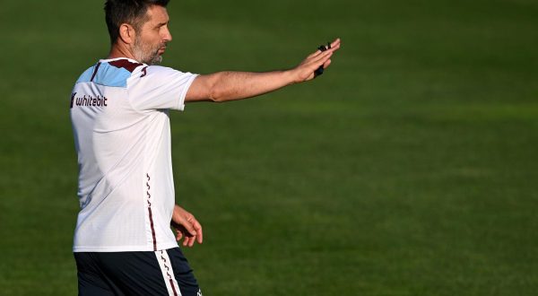 04.07.2023., Brdo kod Kranja, Slovenija - Nenad Bjelica stigao je s momcadi Trabzonspor na pripreme u Sloveniju, a odmah po dolasku odradio je trening na kojem je bio i Mislav Orsic. Hrvatski reprezentativac na treningu je bio dobro raspolozen i nasmijan. U strucnom stozeru turske momcadi uz trenera Nenada Bjelicu tu su jos pomocnici Nino Bule i Danijel Jumic, analiticar Jasmin Osmanovic, kondicijski trener Leonard Sovina te trenerov sin Luka koji je zaduzen za mentalnu pripremu. Nenad Bjelica. Photo: Marko Lukunic/PIXSELL