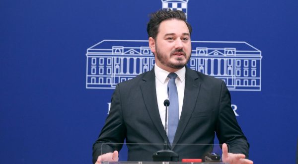 06.09.2023., Zagreb - Na konferenciji za medije kluba zastupnika Hrvatskih suverenista odrzanoj u Saboru o eskalaciji migrantske krize govorili su Zeljko Sacic i Marko Milanovic Litre.

. Photo: Patrik Macek/PIXSELL