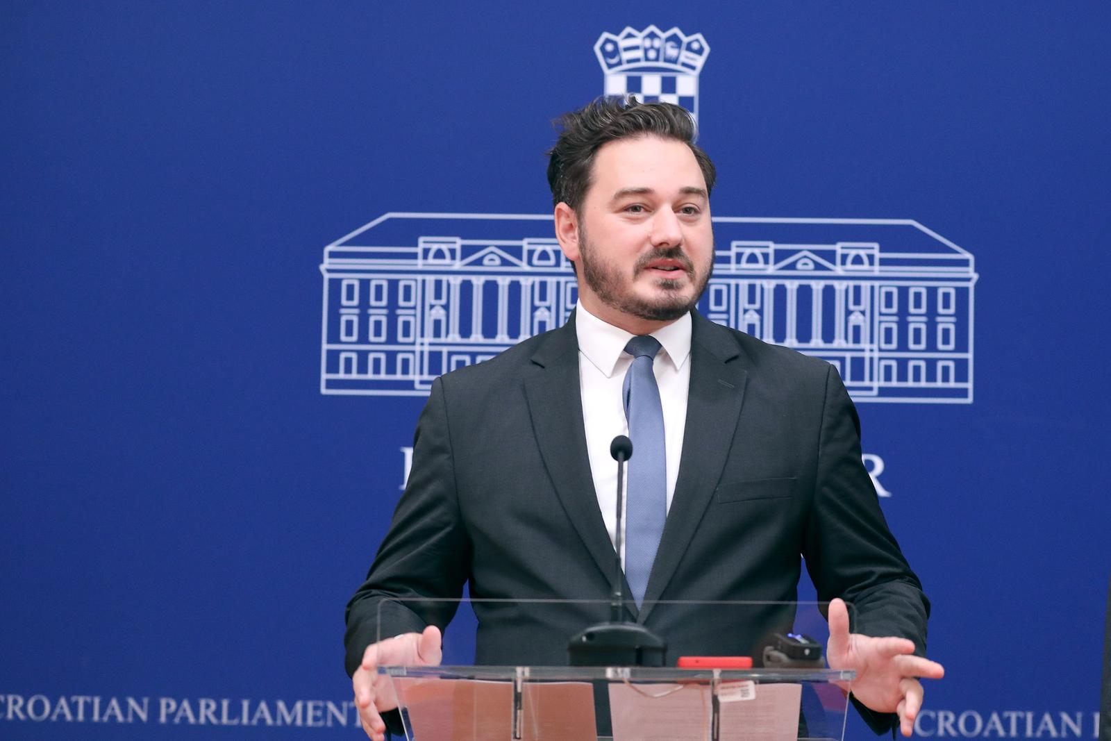 06.09.2023., Zagreb - Na konferenciji za medije kluba zastupnika Hrvatskih suverenista odrzanoj u Saboru o eskalaciji migrantske krize govorili su Zeljko Sacic i Marko Milanovic Litre.

. Photo: Patrik Macek/PIXSELL