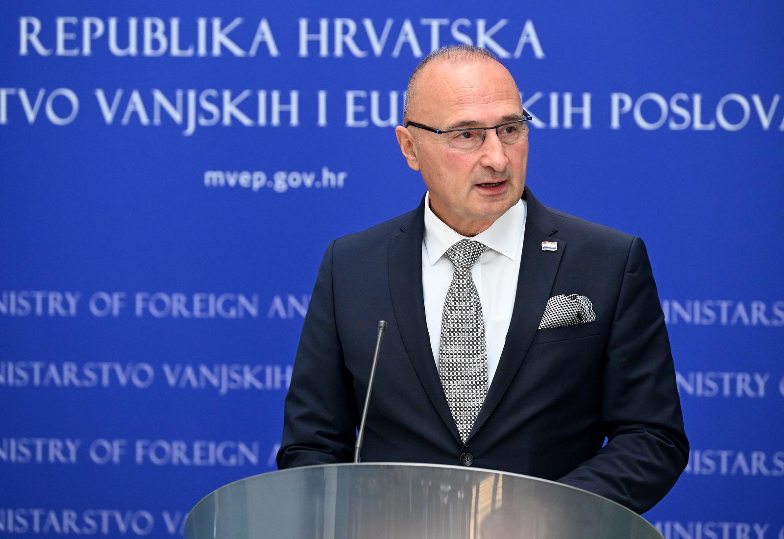 06.09.2023., Zagreb - Ministar vanjskih i europskih poslova Gordan Grlic Radman sastao se s ministrom vanjskih poslova Republike Azerbajdzan Jeyhunom Bayramovom. Prilikom dolaska u sobu dogodio se mali skandal, postavljena je krivo zastava Azerbajdzana te su ju uklonili na prigovor ministra Azerbajdzana.  Photo: Marko Lukunic/PIXSELL