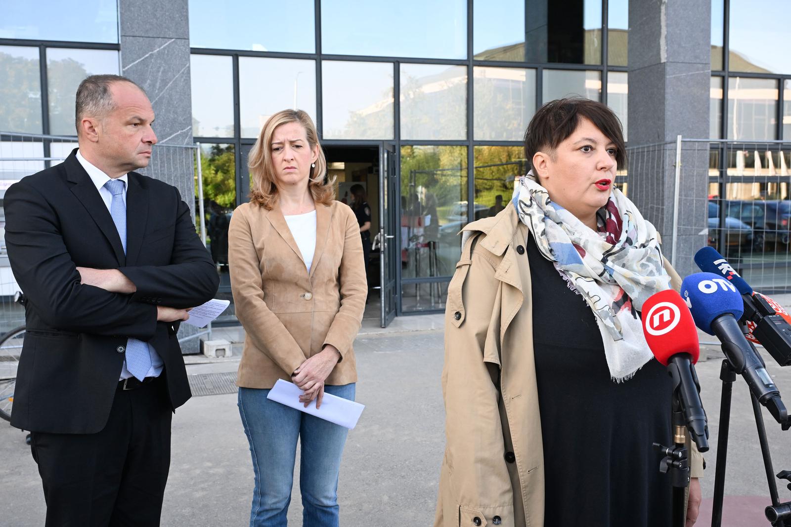 06.10.2023., Zagreb - Kako bi upozorile na sve ucestalije obiteljsko nasilje i skrenule pozornost na sramotno GREVIO izvjesce o provedbi Istanbulske konvencije u Hrvatskoj, Forum zena SDP-a ce u narednom razdoblju, svaki prvi petak u mjesecu, organizirati okupljanje ispred Palace pravde u Zagrebu (Opcinski gradjansku sud, Vukovarska 84), na kojem ce se citati dijelovi Ustava Republike Hrvatske, Istanbulske konvencije, Kaznenog zakona te Zakona o zastiti od nasilja u obitelji. Photo: Davorin Visnjic/PIXSELL