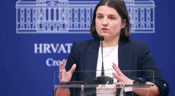 06.10.2023., Zagreb - Na konferenciji za medije odrzanoj u Saboru zakonu o borbi protiv siromastva govorila je zastupnica Jelena Milos. Photo: Patrik Macek/PIXSELL