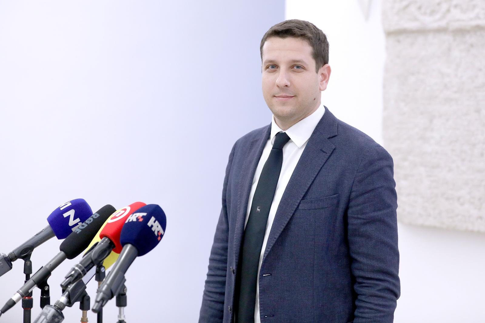 06.12.2021., Zagreb - Zastupnik Marin Lerotic komentirao je u Saboru amandamane na proracun za 2022. godinu.

 Photo: Patrik Macek/PIXSELL