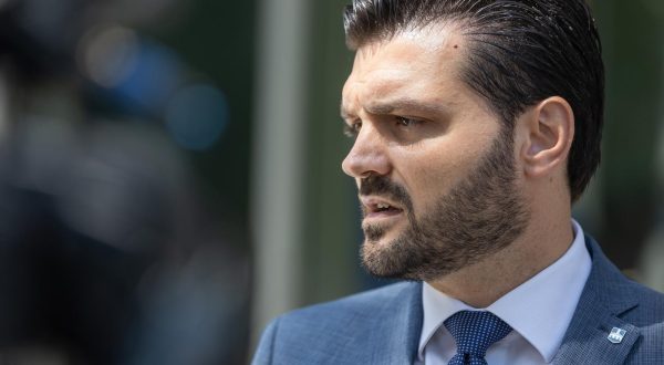 07.06.2022., Osijek - Dodjela 25-orici pripadnika Javne vatrogasne postrojbe Grada Osijeka zahvalnica i pripadajucih medalja za pomoc i pozrtvovnost zbog angazmana na potresom pogodjenim podrucjima Zagreba i Petrinje. Photo: Davor Javorovic/PIXSELL