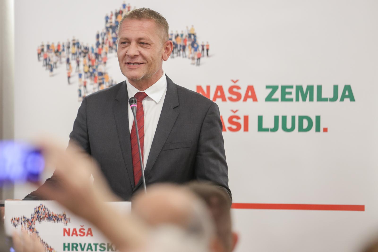 07.10.2023., Zagreb, HND - Predsjednik Socijaldemokrata Davorko Vidovic te saborski zastupnik i predsjednik Hrvatske seljacke stranke Kreso Beljak, potpisali su "Povelju o politickoj suradnji i savezu Hrvatske seljacke stranke i stranke Socijaldemokrata radi ostvarenja nove politike".  Darko Vuletic, Hrvoje Petric, Kreso Beljak, Davorko Vidovic, Domagoj Hajdukovic, Ivana Posavec Krivec. Photo: Luka Stanzl/PIXSELL