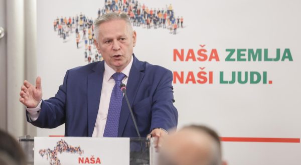 07.10.2023., Zagreb, HND - Predsjednik Socijaldemokrata Davorko Vidovic te saborski zastupnik i predsjednik Hrvatske seljacke stranke Kreso Beljak, potpisali su "Povelju o politickoj suradnji i savezu Hrvatske seljacke stranke i stranke Socijaldemokrata radi ostvarenja nove politike".  Darko Vuletic, Hrvoje Petric, Kreso Beljak, Davorko Vidovic, Domagoj Hajdukovic, Ivana Posavec Krivec. Photo: Luka Stanzl/PIXSELL