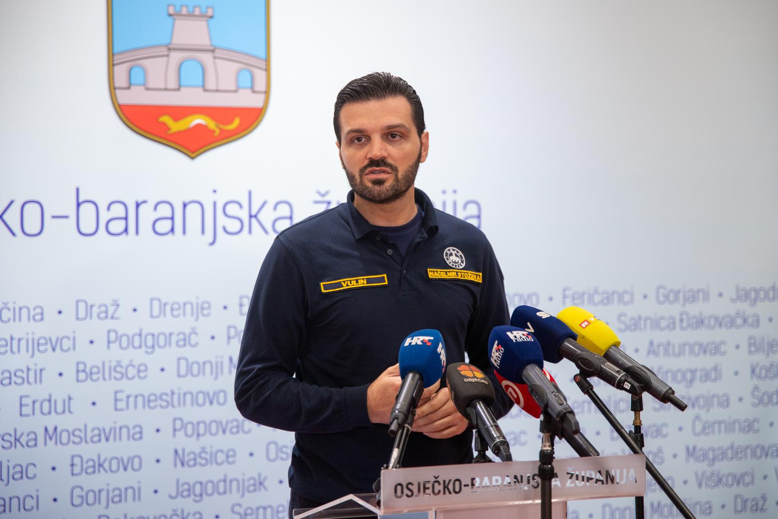 08.10.2022., Osijek - Konferencija za medije nakon sjednice stozera civilne zastite povodom obustavljanja nastave u svim srednjim i osnovnim skolama u Osijeku, te u jos nekim opcinama unutar zupanije. Dragan Vulin. Photo: Borna jaksic/PIXSELL